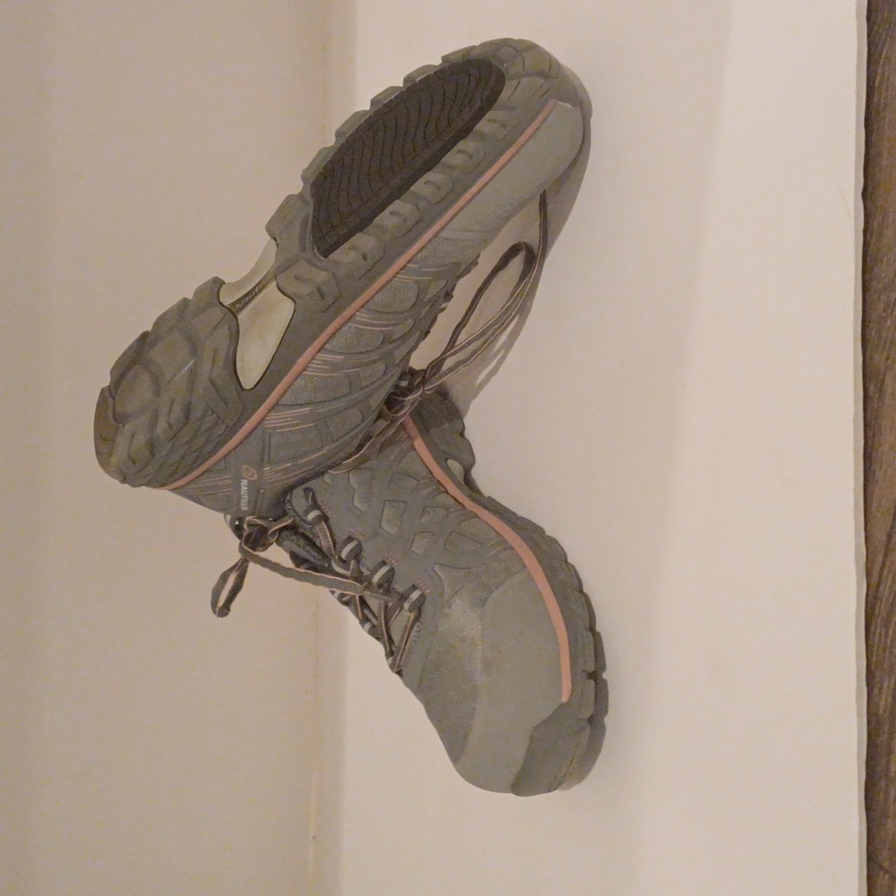 Nautilus Hard Toe Work Sneakers